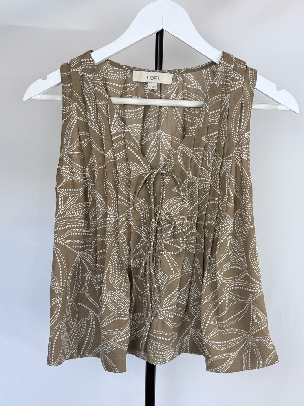 LOFT Taupe Leaf-Print Tie-Front Sleeveless Camisole